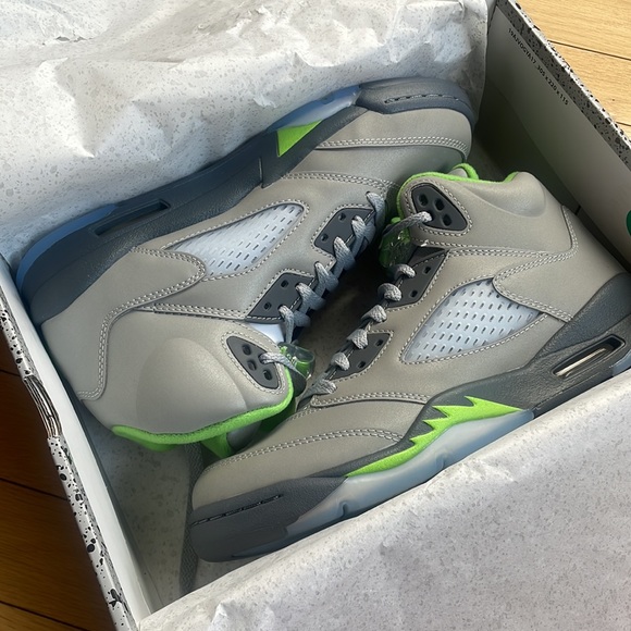 - AUTHENTIC RARE KIDS JORDAN RETRO SILVER GREEN GREY SNEAKERS *NIB* SIZE 7Y - Picture 5 of 16